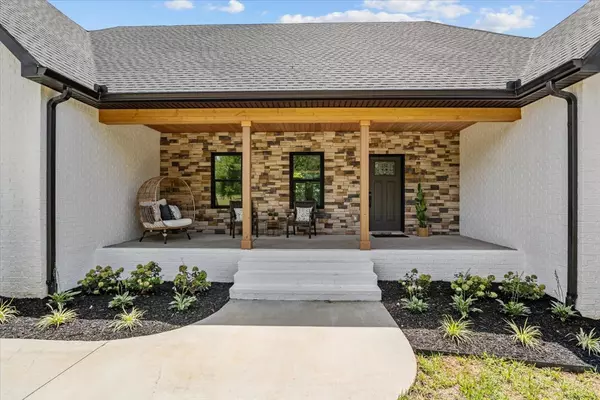 Dickson, TN 37055,1041 Twin pine Rd