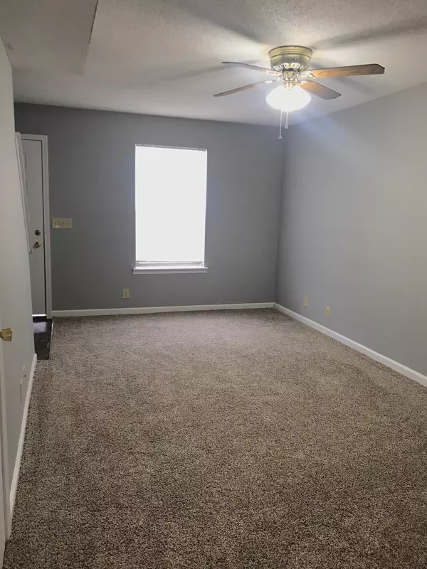 Clarksville, TN 37043,2455 W Wilson Rd #6