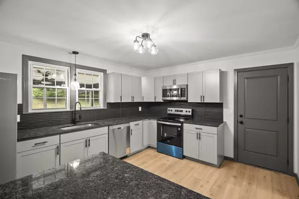 Goodlettsville, TN 37072,512 Utley Dr
