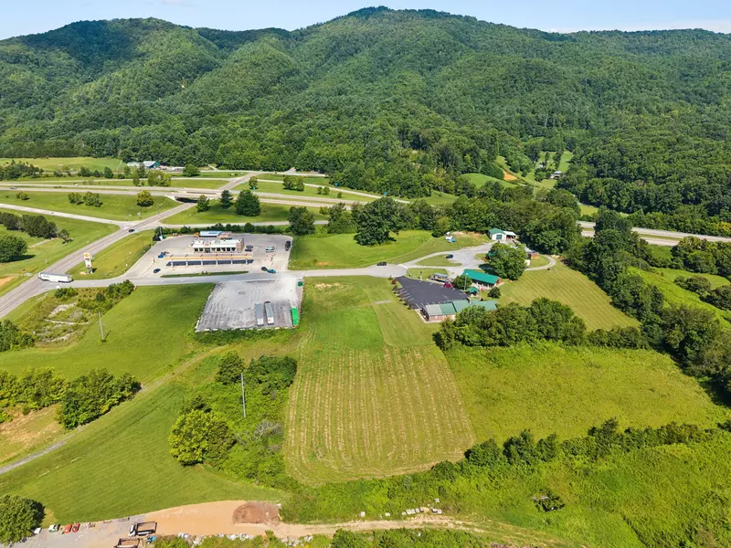 104 Unicoi Village Pl, Unicoi, TN 37692