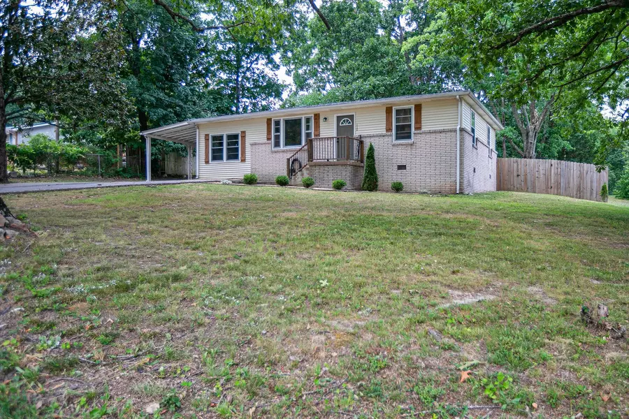 110 Oak Park Dr, Dickson, TN 37055