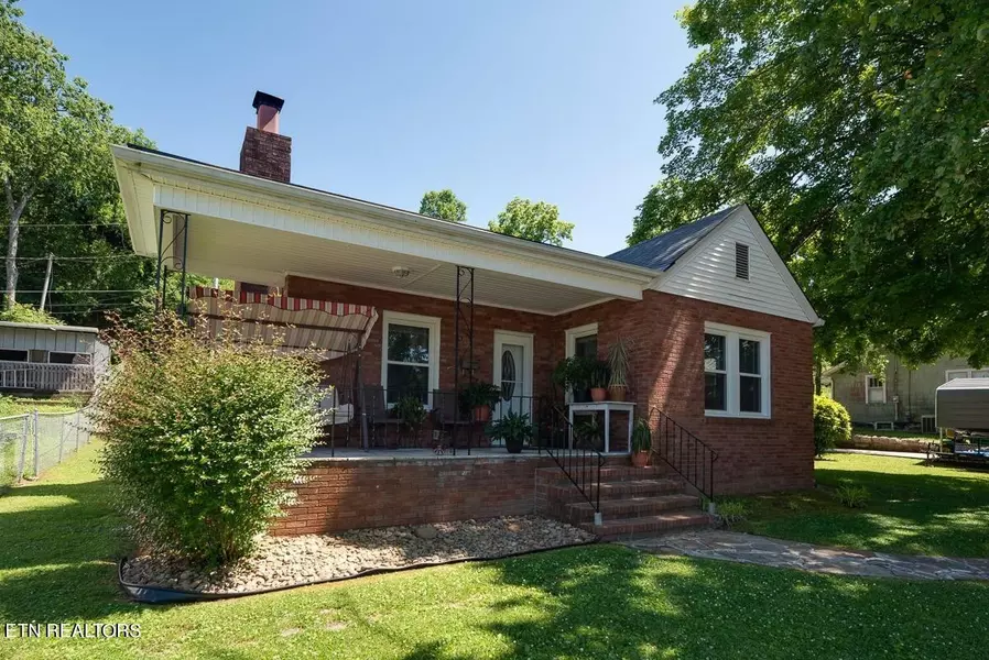 820 Trenton St, Harriman, TN 37748