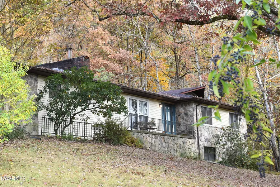 244 Manufacturers Rd, Rockwood, TN 37854