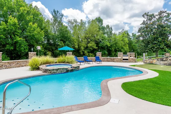 Lenoir City, TN 37771,360 Pawnook Farm Rd