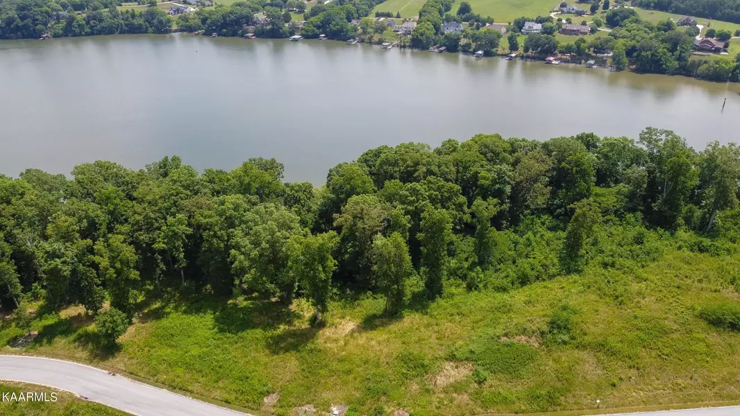 916 Eagle Nest Drive, Loudon, TN 37774