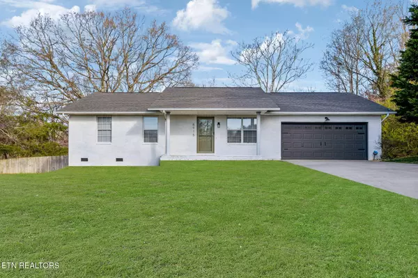 8915 Path Way, Knoxville, TN 37931