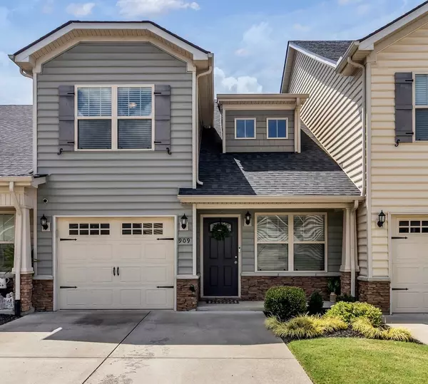 909 Granville Dr, Murfreesboro, TN 37128