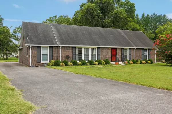 8024 Regency Dr, Nashville, TN 37221