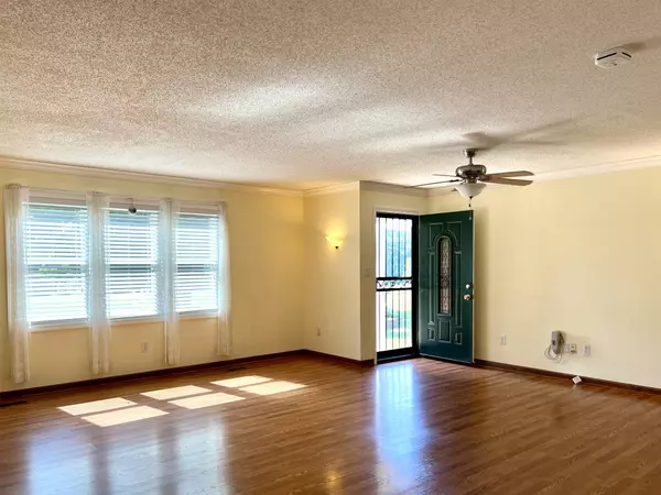 Franklin, KY 42134,1036 Bowling Green Rd
