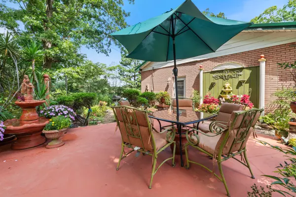 Tennessee Ridge, TN 37178,315 Peachtree St