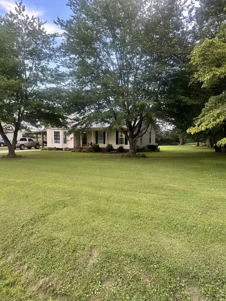 110 E Laurel Dr, Lawrenceburg, TN 38464