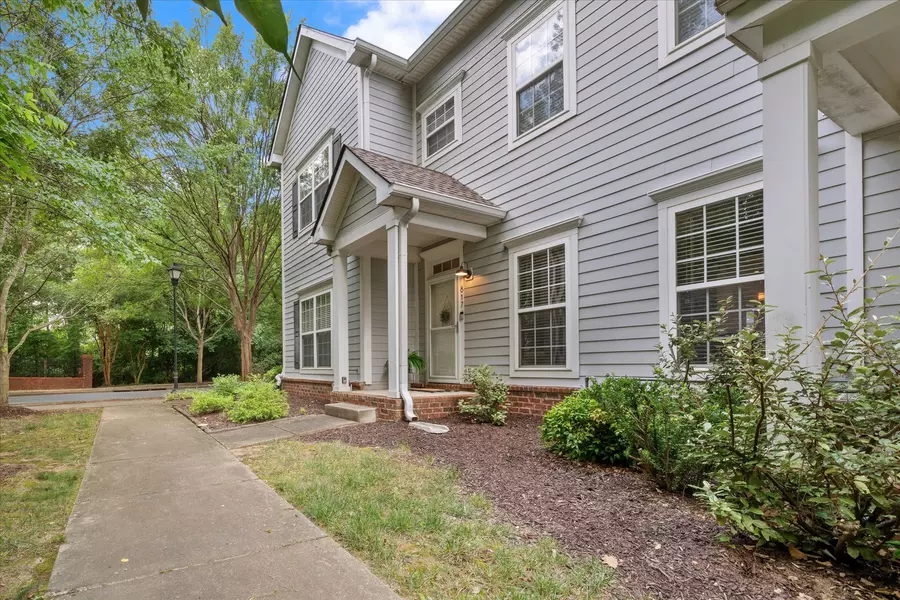 817 Hobbit Ln, Nashville, TN 37211