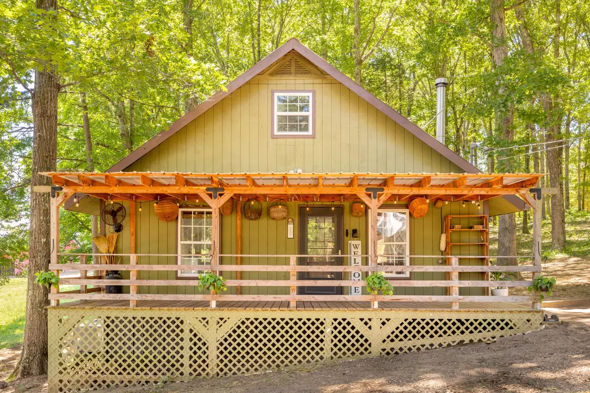 Clifton, TN 38425,760 Ruble Dr
