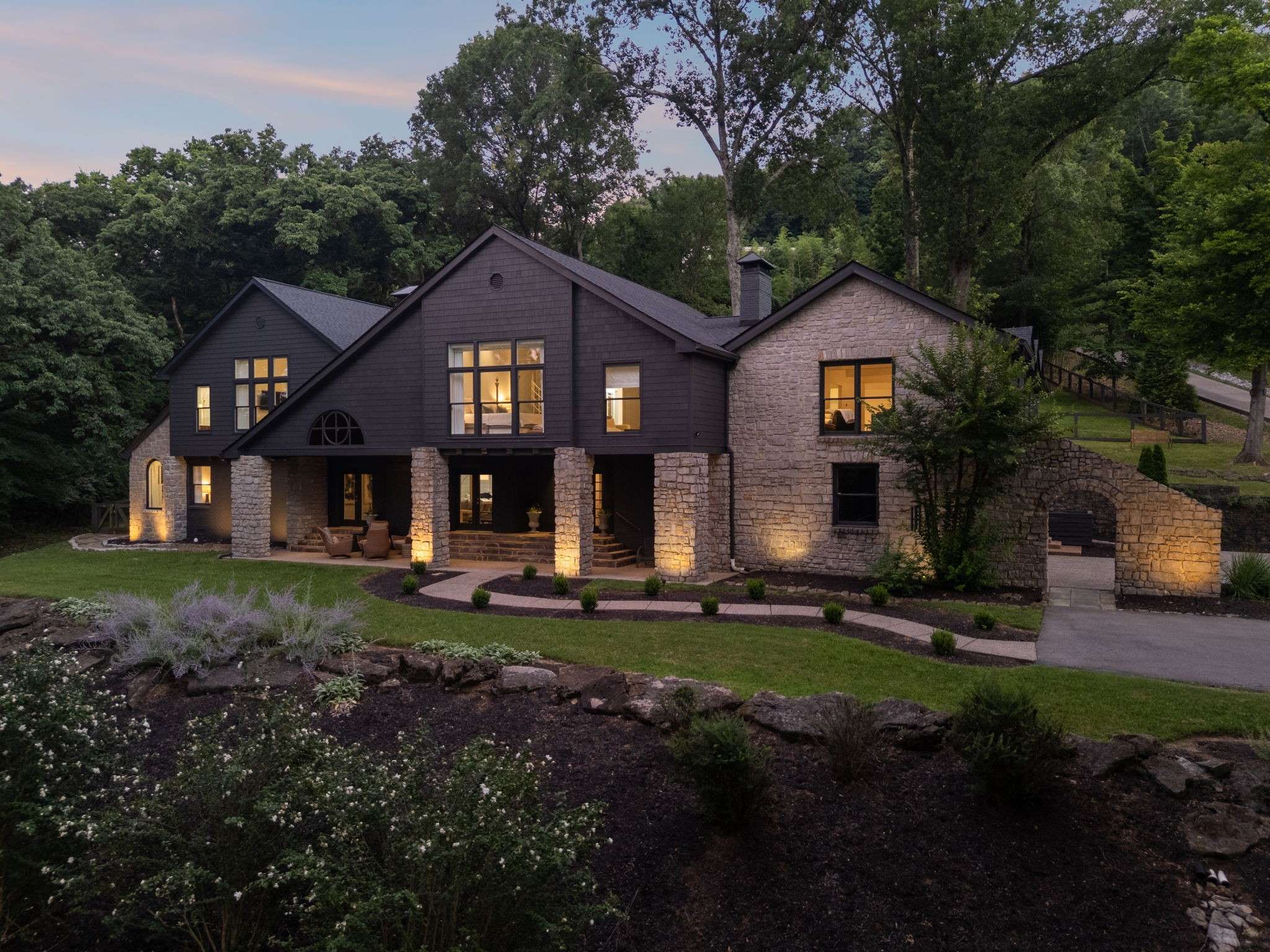 915 Overton Lea Rd, Nashville, TN 37220