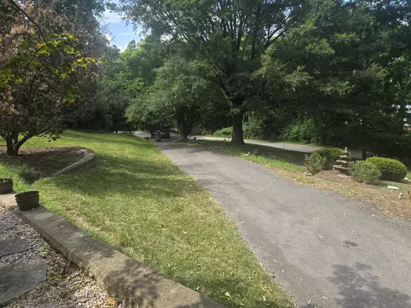 Nashville, TN 37220,1049 Ridgeview Dr