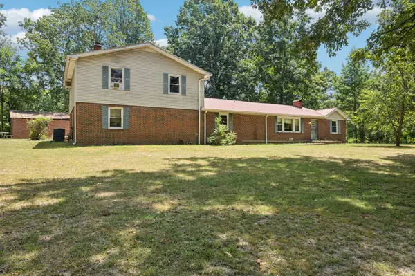 109 S Hummingbird Ln, Dickson, TN 37055
