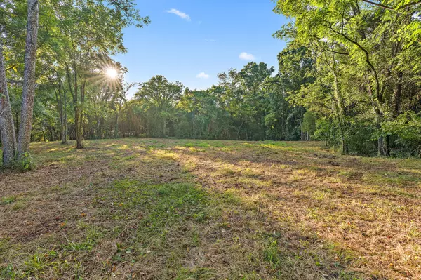 2821 Double Branch Rd, Columbia, TN 38401