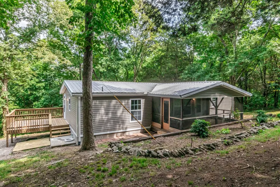 215 Grant Rd, Gordonsville, TN 38563