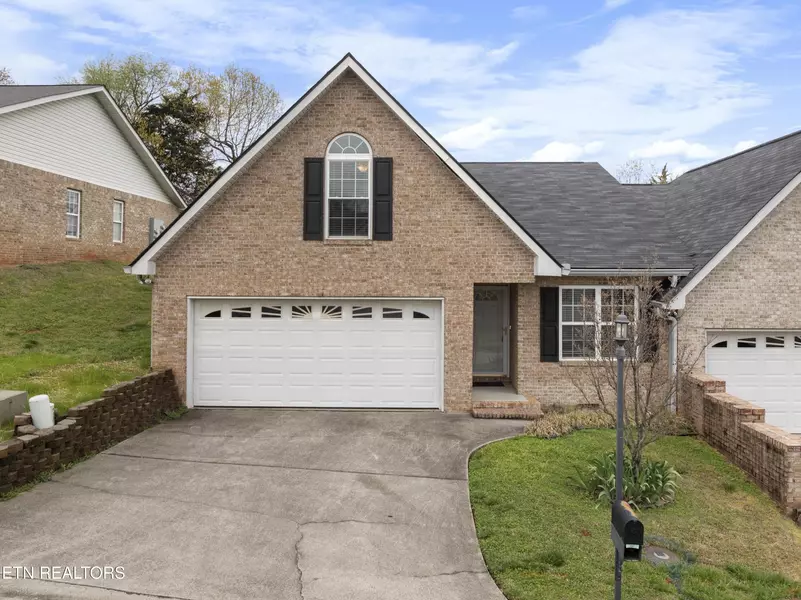 240 El Grande Lane, Lenoir City, TN 37771