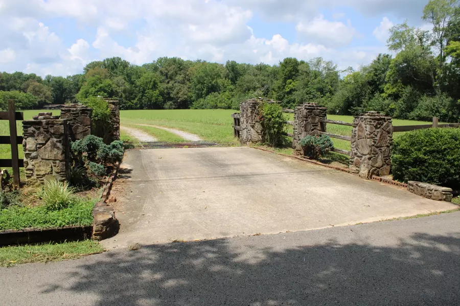 200 Primrose Ln, Morrison, TN 37357