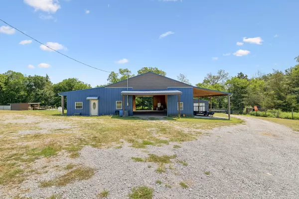 Wartrace, TN 37183,942 Fay Creek Rd