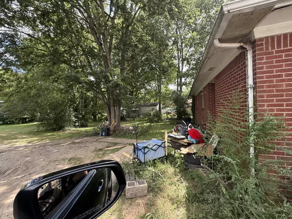 Bruceton, TN 38317,107 Ash St