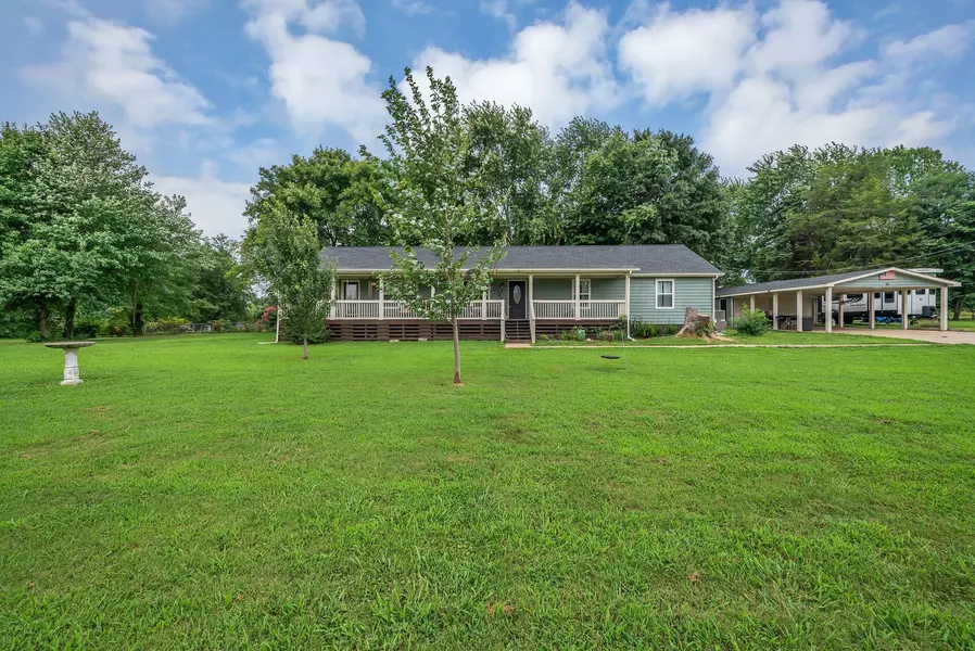 565 South Rd, Cottontown, TN 37048