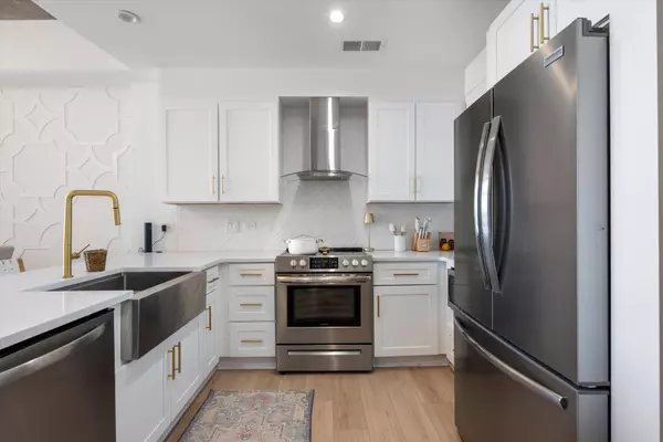 Nashville, TN 37203,1510 Demonbreun St #807