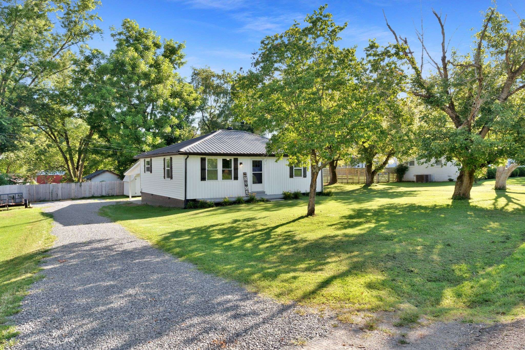 1012 Gifford Ln, Bethpage, TN 37022