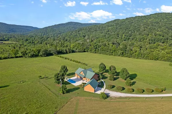 Pelham, TN 37366,244 Green Acres