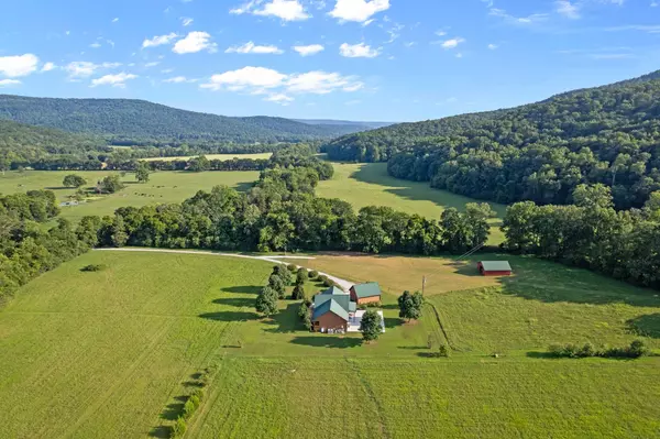 Pelham, TN 37366,244 Green Acres