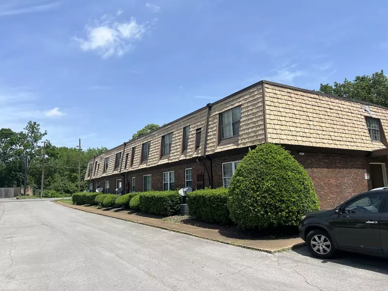 441 Harding Pl #D20, Nashville, TN 37211
