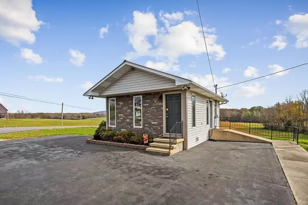 14133 Old Kentucky Rd, Walling, TN 38587
