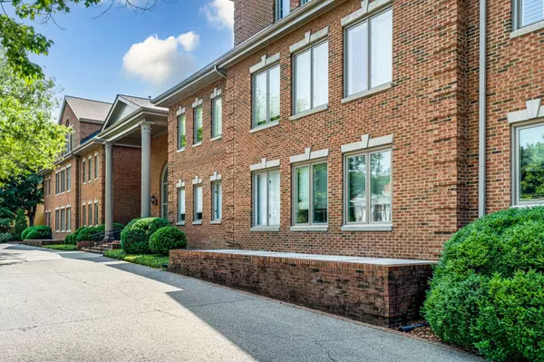 Nashville, TN 37205,3733 West End Ave #200