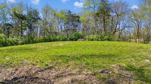8377 Collins Rd, Nashville, TN 37221