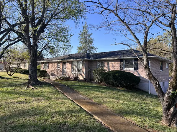 728 Robert Burns Dr, Nashville, TN 37217