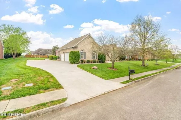 Lenoir City, TN 37772,476 Leeward Way