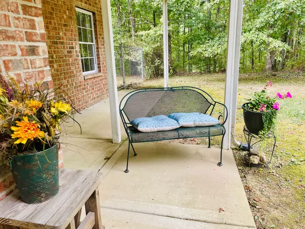 Dickson, TN 37055,4981 Highway 70 #W