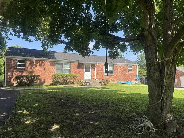 18 Fairway Dr, Nashville, TN 37214
