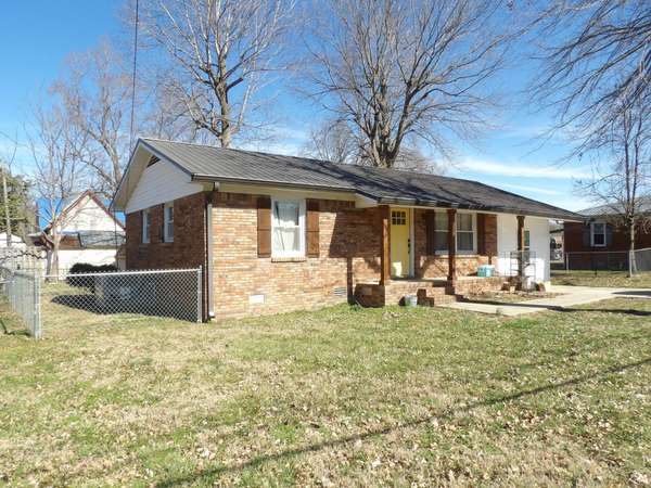 213 E Wyly St, Waverly, TN 37185