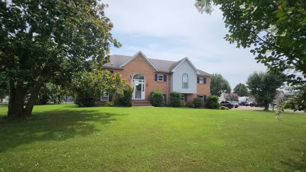 3002 Quail Ct, Greenbrier, TN 37073