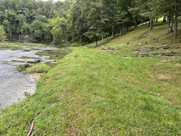 Lawrenceburg, TN 38464,0 Cove Ln