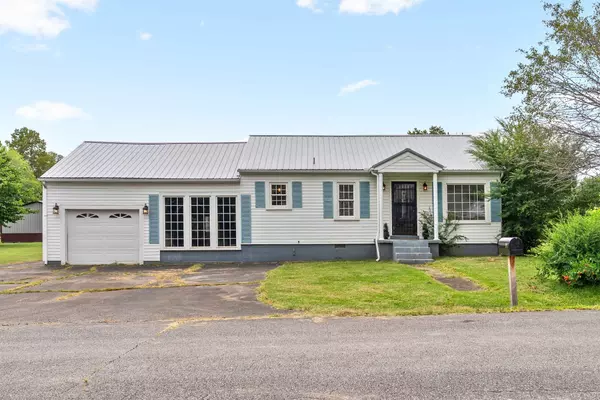 106 Sutton Avenue,  Waverly,  TN 37185