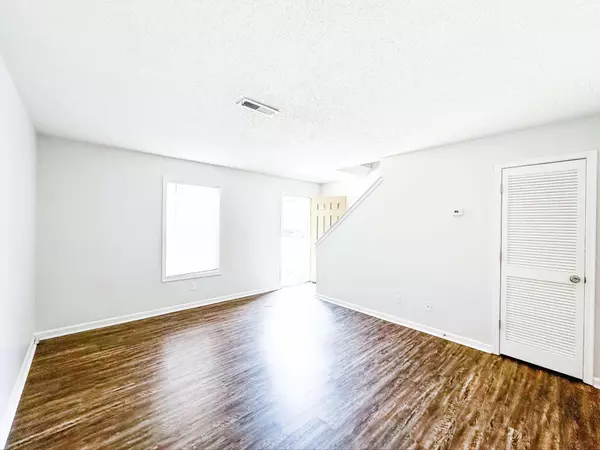 Clarksville, TN 37043,104 Ballygar St #A