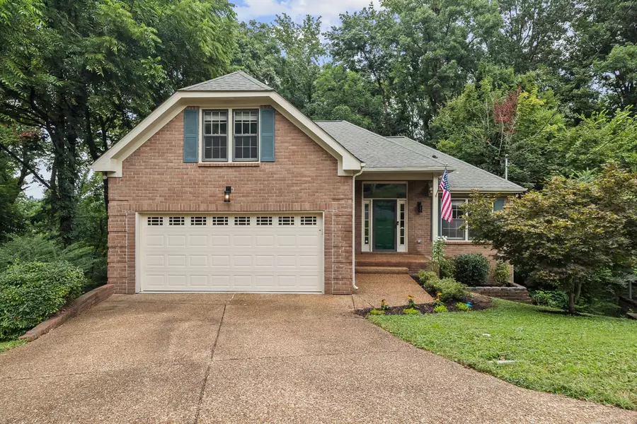 424 Old Oak Way, Hermitage, TN 37076