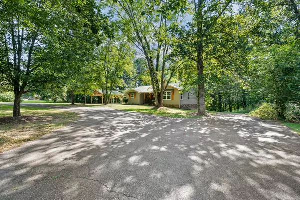 White Bluff, TN 37187,1527 White Bluff Rd