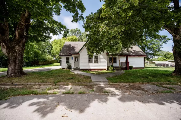 107 N West St, Decherd, TN 37324
