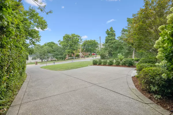Nashville, TN 37215,2021B Overhill Dr
