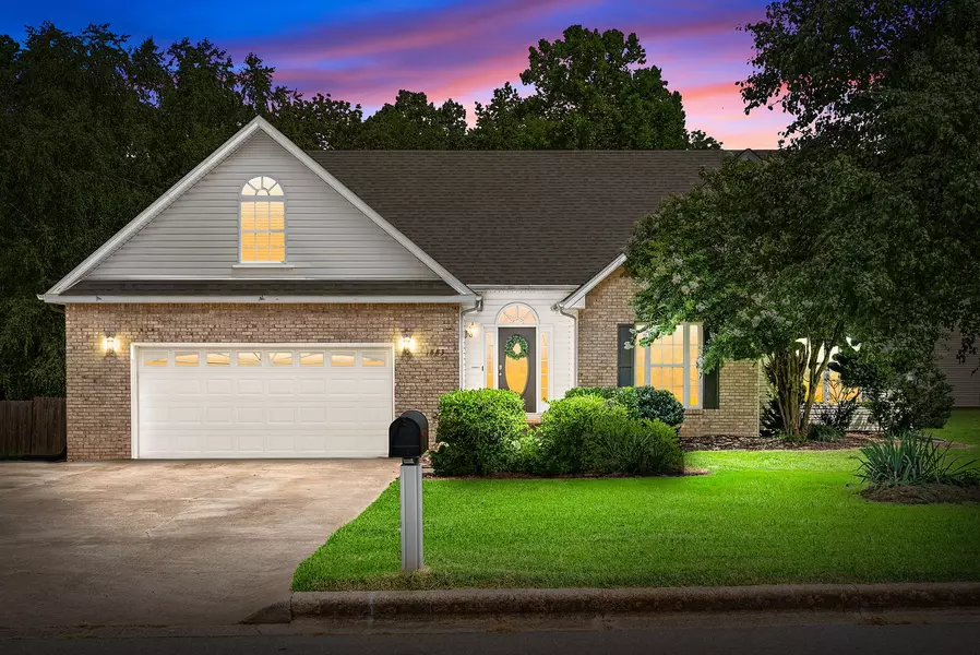 1883 Darlington Dr, Clarksville, TN 37042