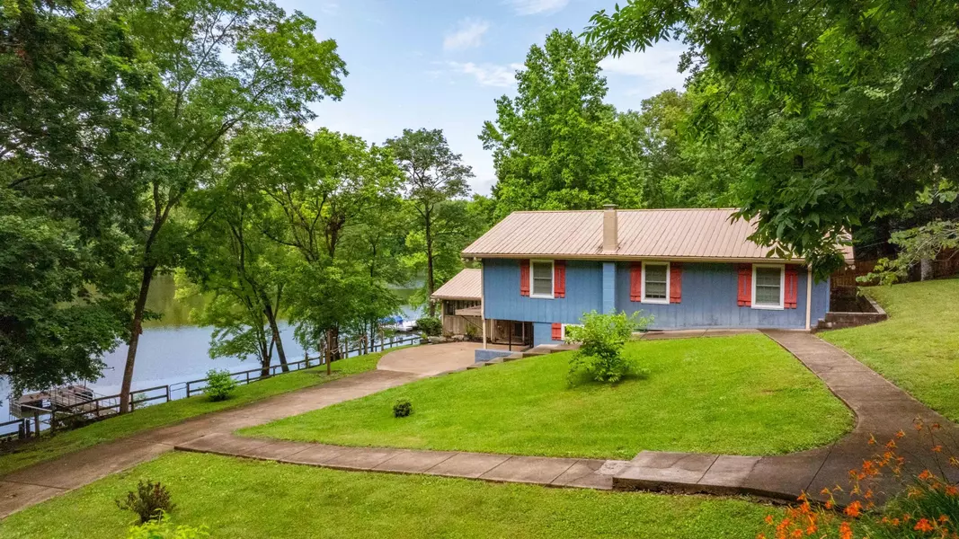 554 Hickman Shores Rd, Dover, TN 37058